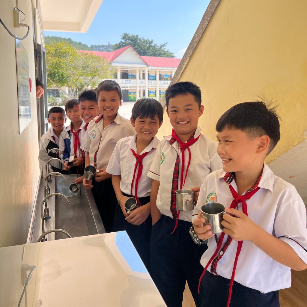 Hằng năm Home Care đều trích một phần doanh thu đem Nước sạch đến cho các em vùng sâu vùng xa